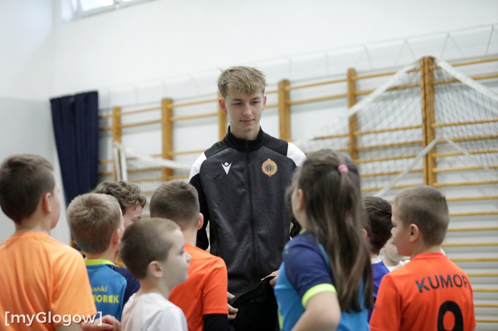 Chrobry w szkole. był trening i autografy