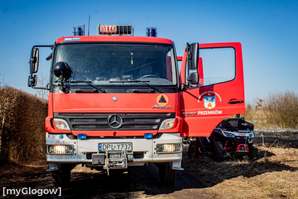 Płoną trawy i nieużytki