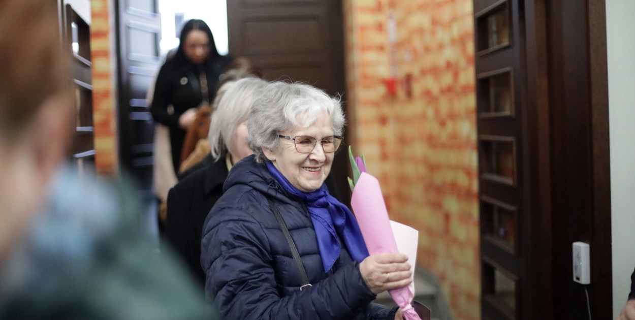 Każda kobieta z tulipanem od starosty