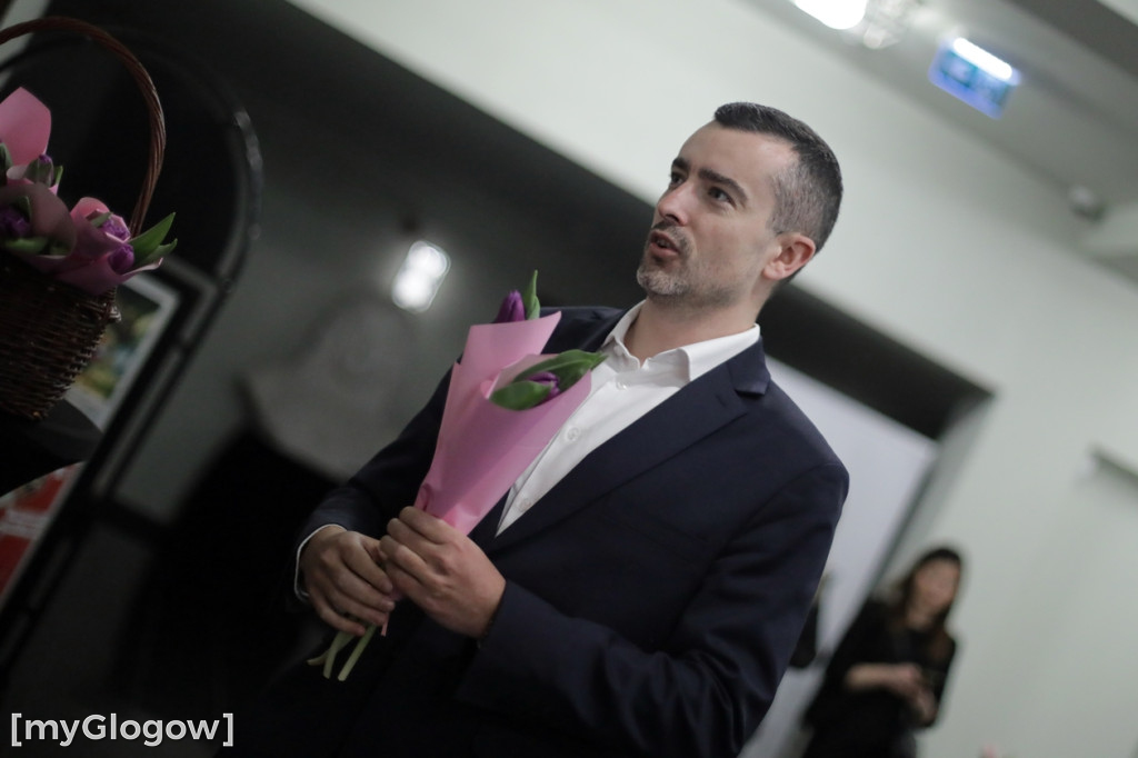 Każda kobieta z tulipanem od starosty