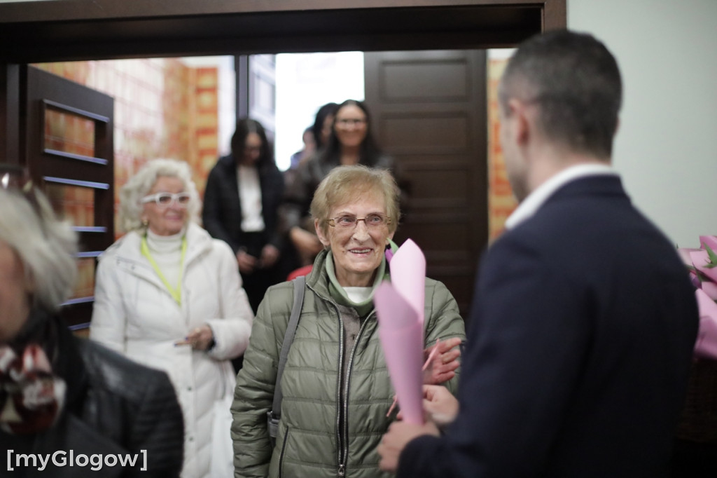 Każda kobieta z tulipanem od starosty