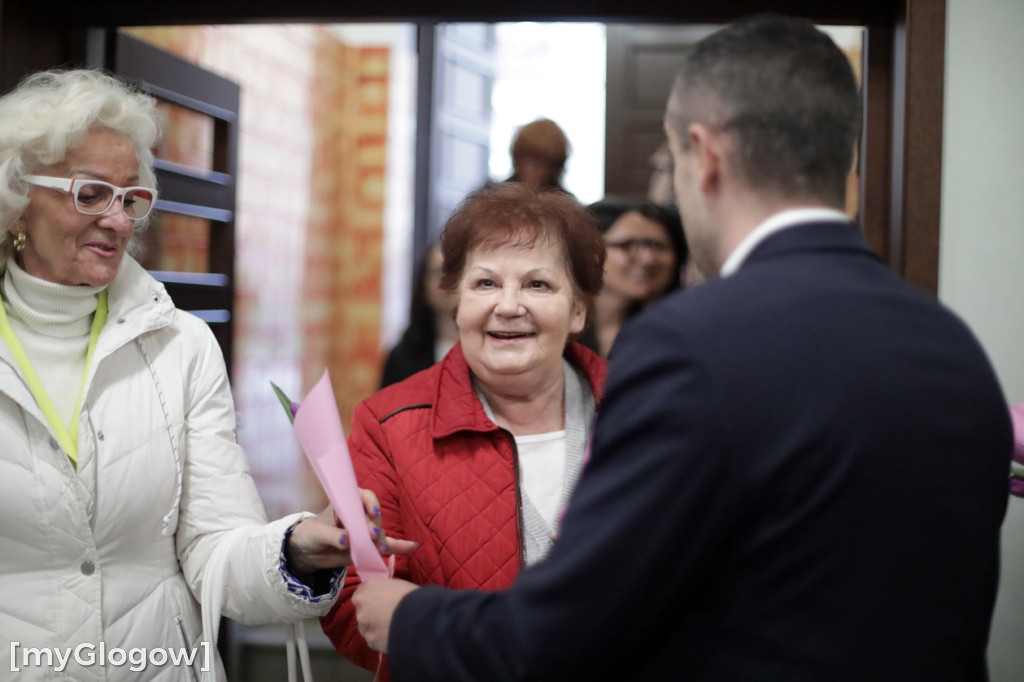 Każda kobieta z tulipanem od starosty