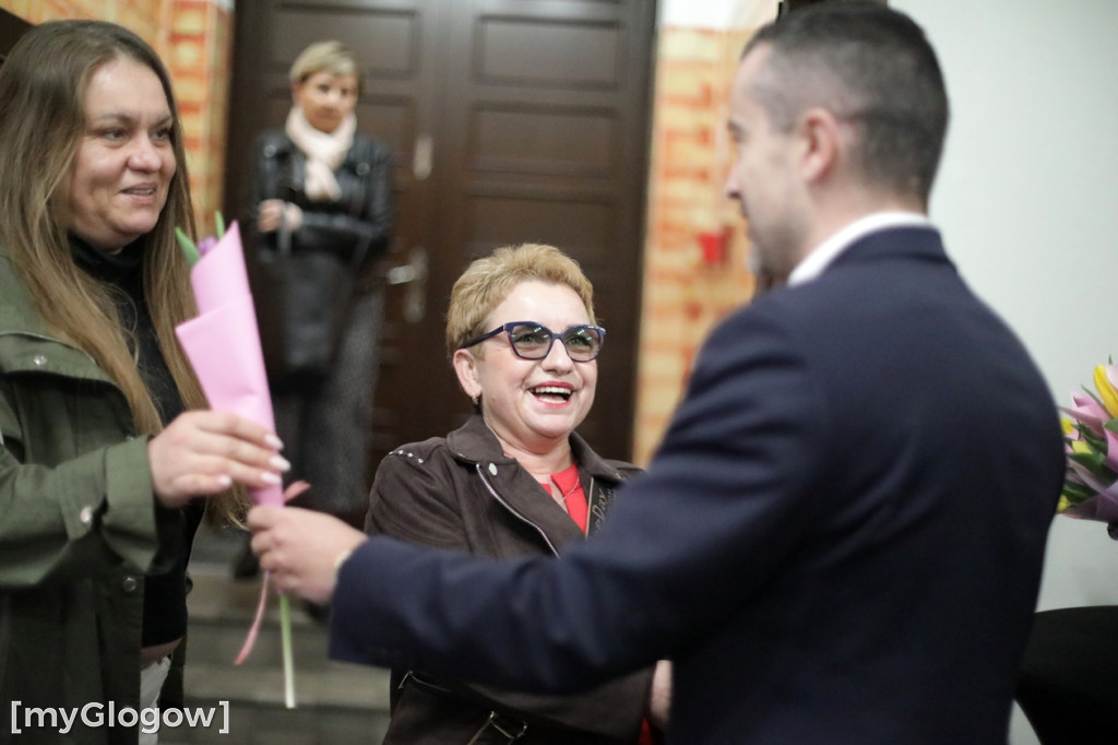 Każda kobieta z tulipanem od starosty