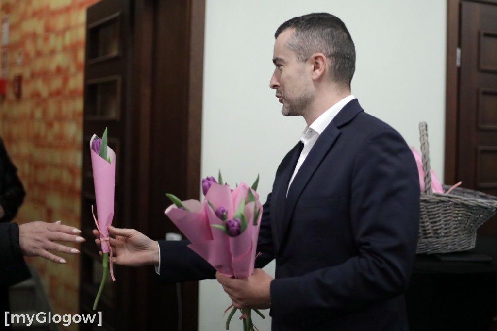 Każda kobieta z tulipanem od starosty