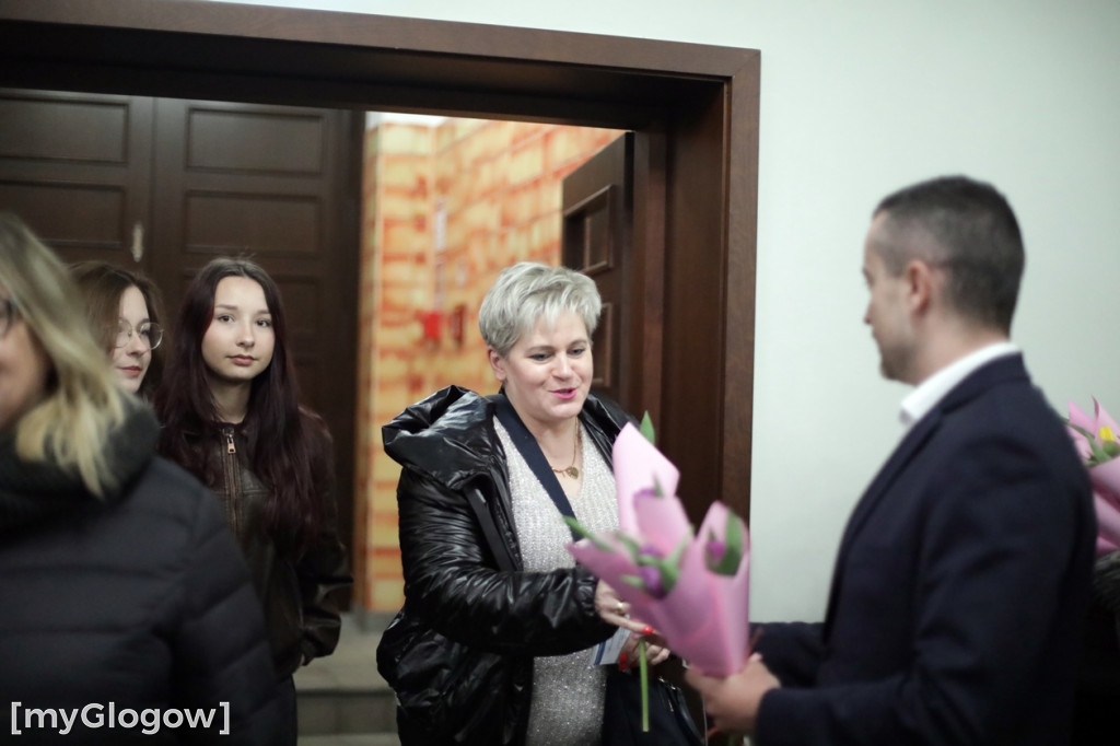 Każda kobieta z tulipanem od starosty