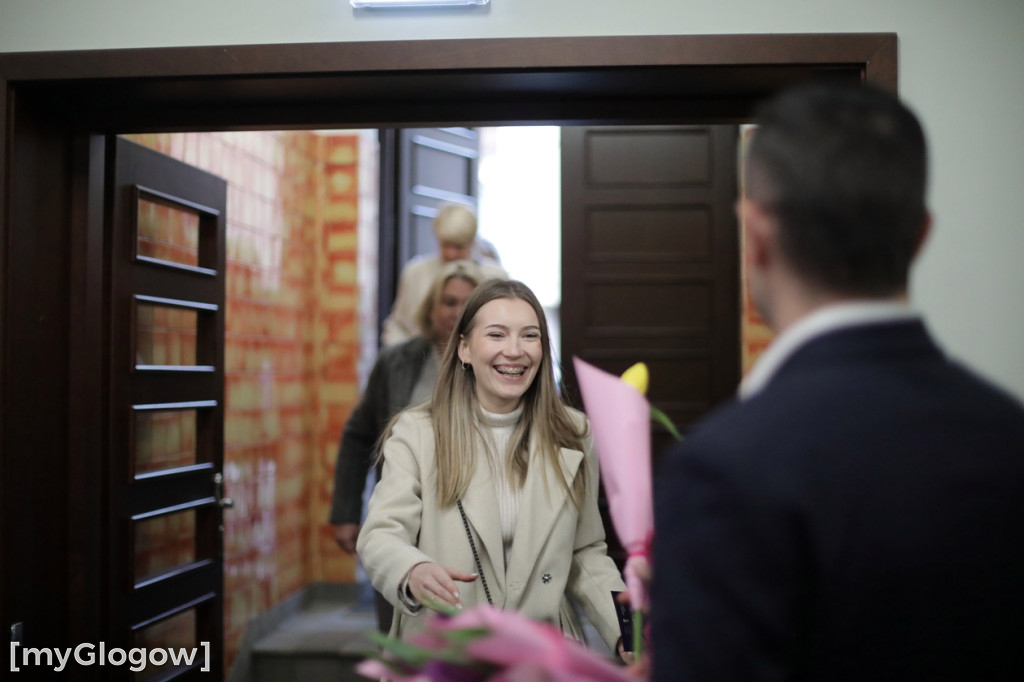 Każda kobieta z tulipanem od starosty