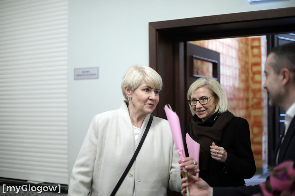 Każda kobieta z tulipanem od starosty