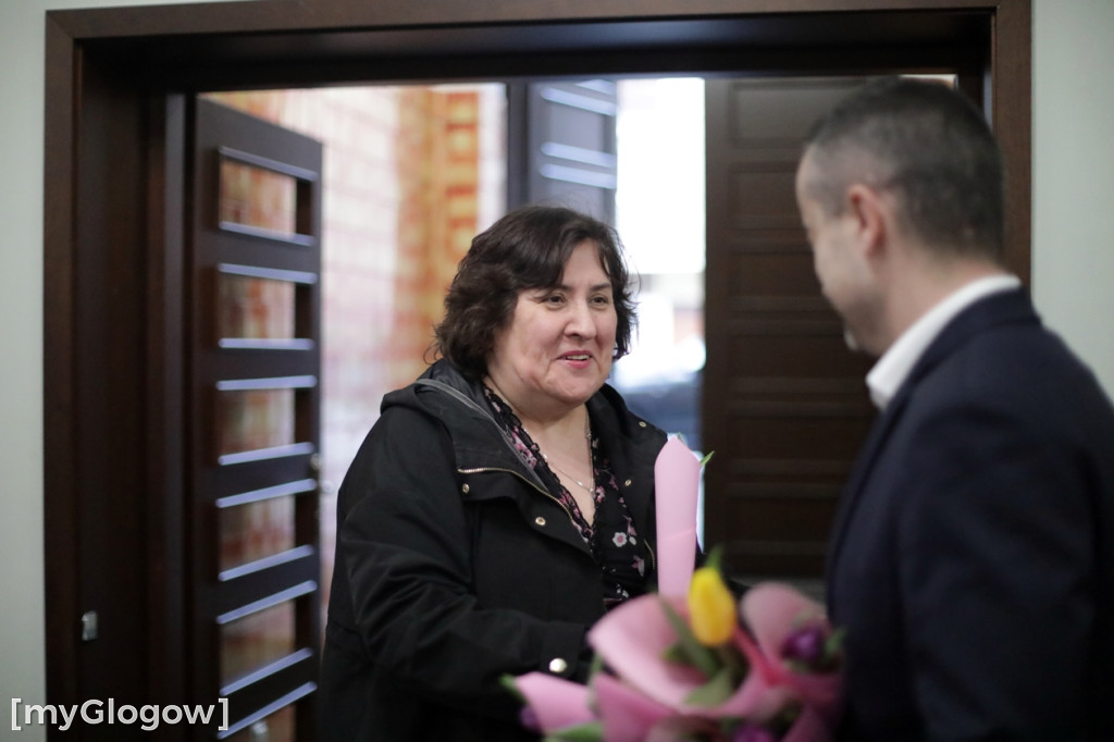 Każda kobieta z tulipanem od starosty