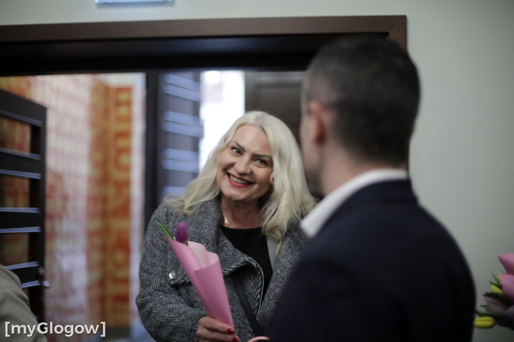 Każda kobieta z tulipanem od starosty