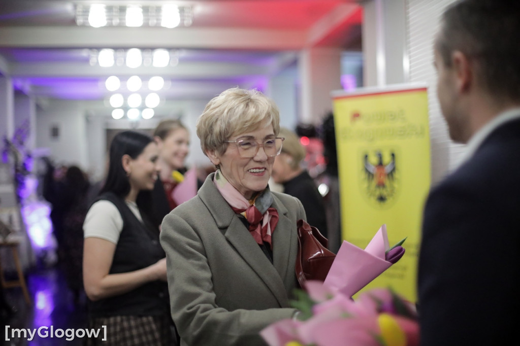 Każda kobieta z tulipanem od starosty