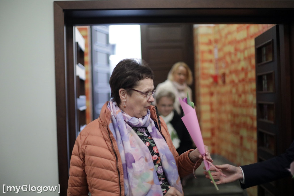 Każda kobieta z tulipanem od starosty