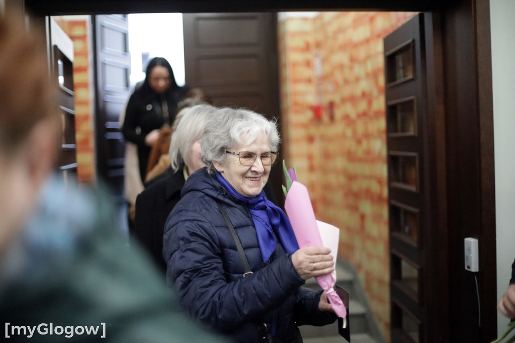 Każda kobieta z tulipanem od starosty