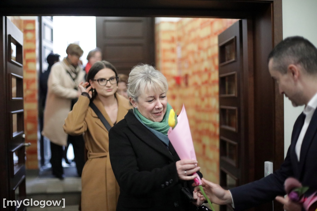 Każda kobieta z tulipanem od starosty