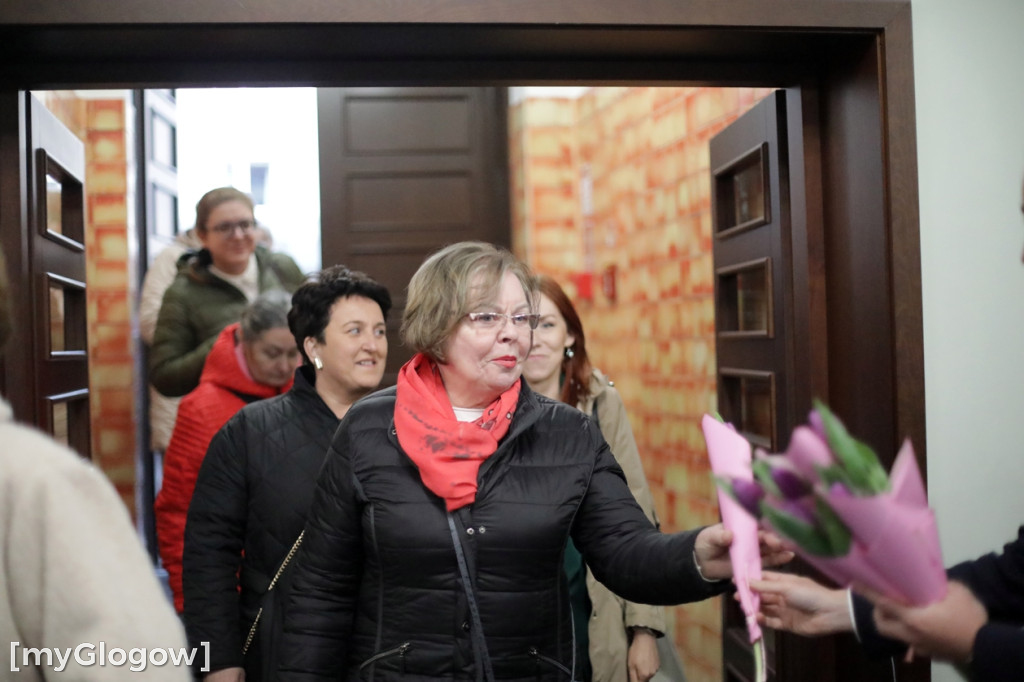 Każda kobieta z tulipanem od starosty