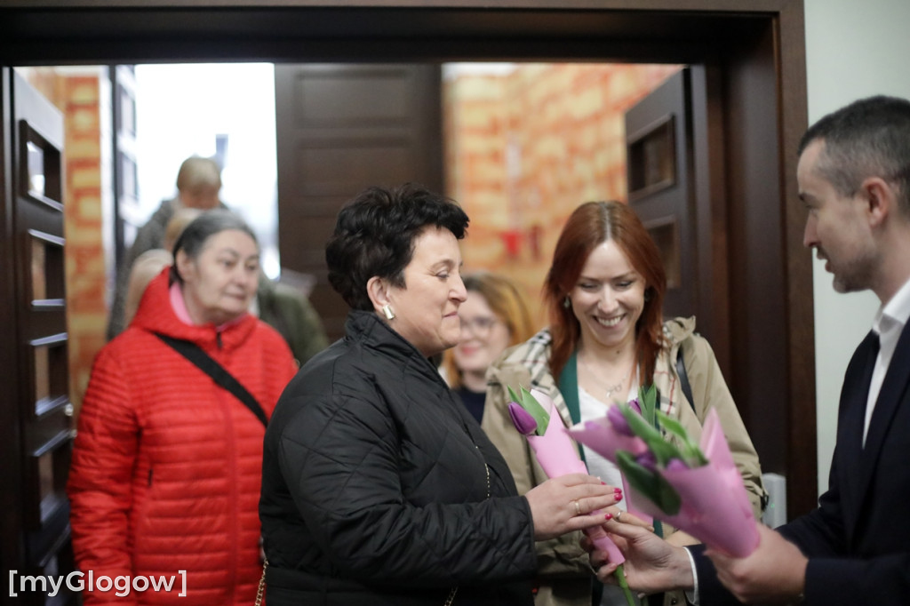 Każda kobieta z tulipanem od starosty