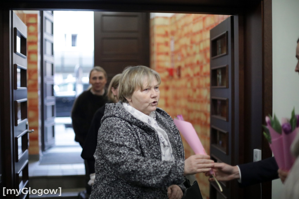 Każda kobieta z tulipanem od starosty