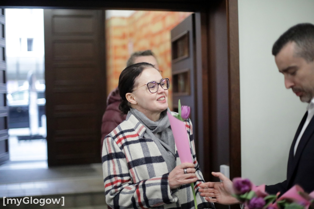 Każda kobieta z tulipanem od starosty