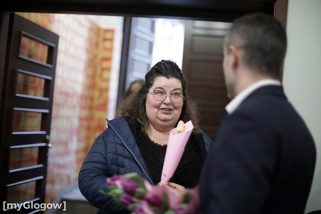 Każda kobieta z tulipanem od starosty