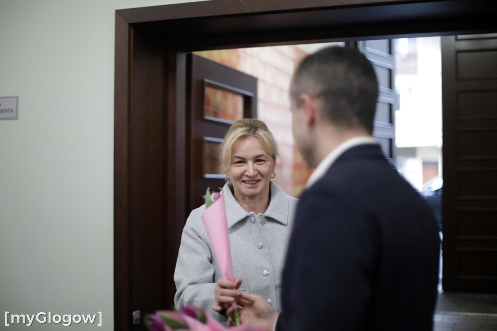 Każda kobieta z tulipanem od starosty