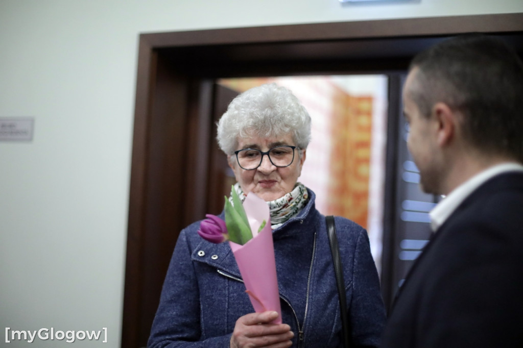 Każda kobieta z tulipanem od starosty