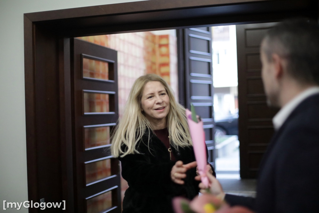 Każda kobieta z tulipanem od starosty