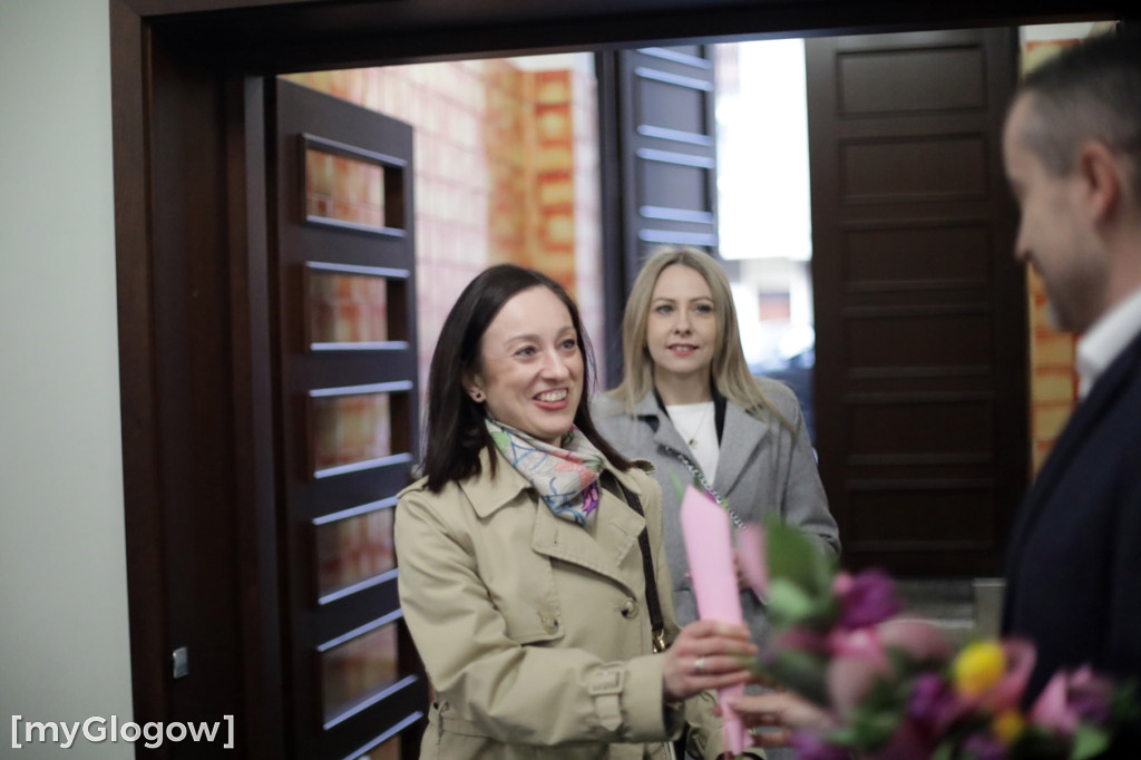 Każda kobieta z tulipanem od starosty