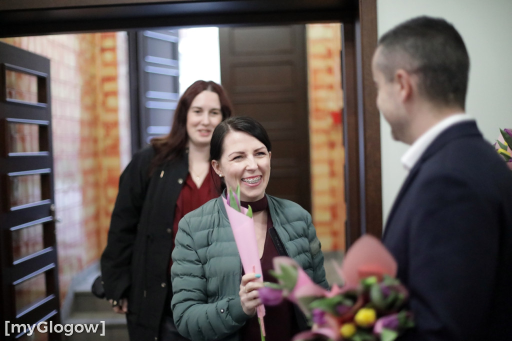 Każda kobieta z tulipanem od starosty