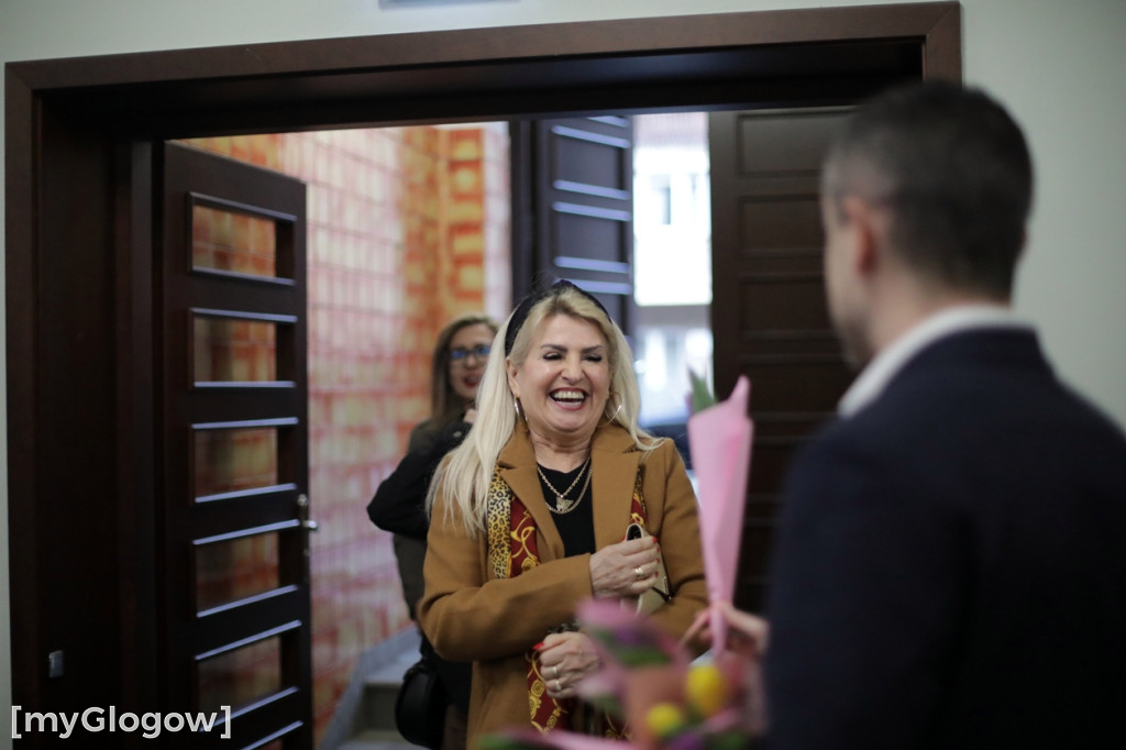 Każda kobieta z tulipanem od starosty