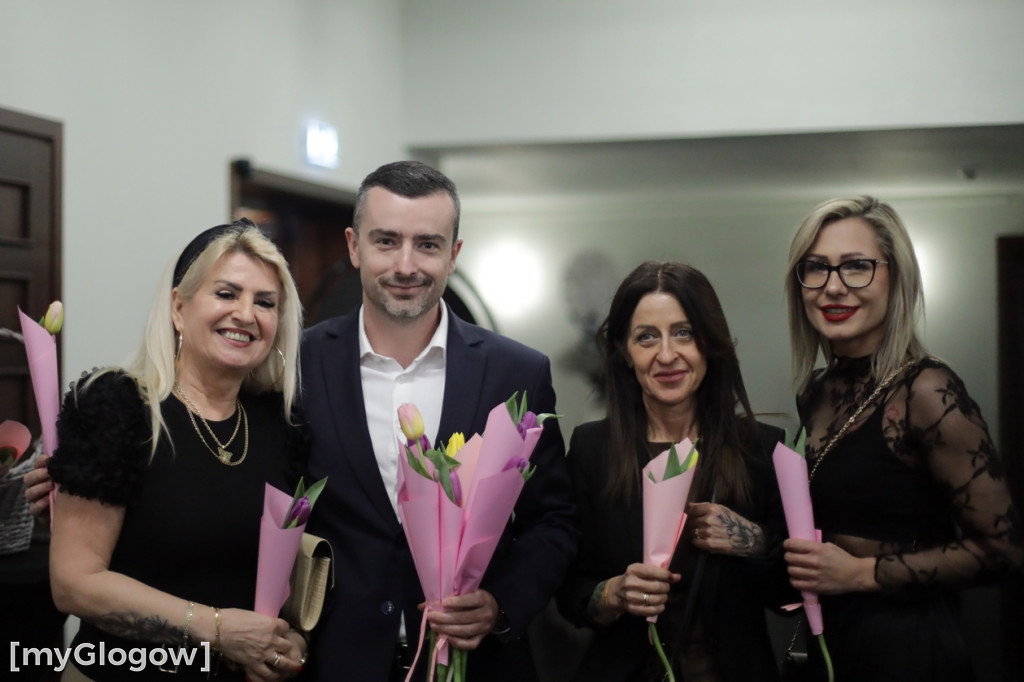 Każda kobieta z tulipanem od starosty