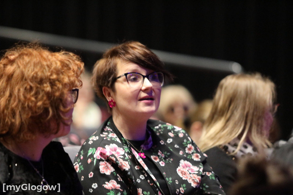 Każda kobieta z tulipanem od starosty