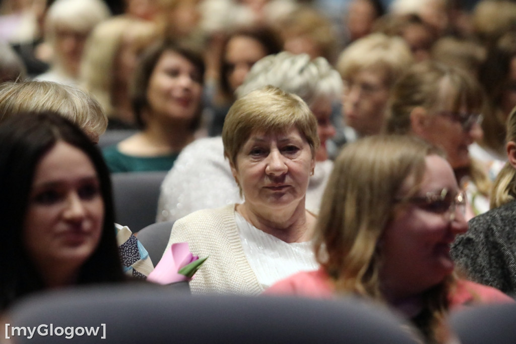 Każda kobieta z tulipanem od starosty
