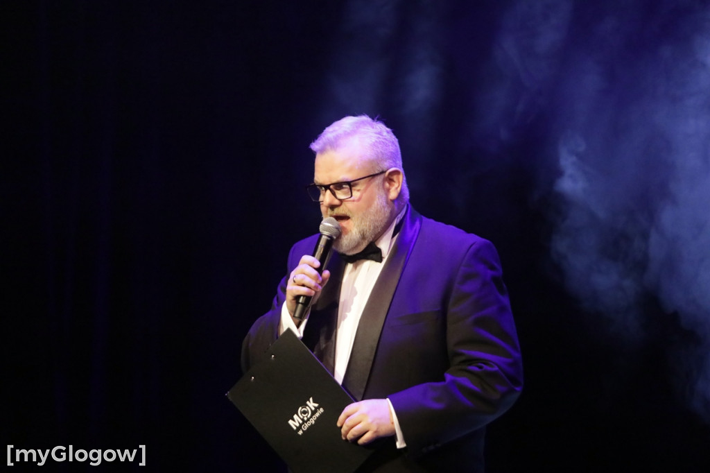 Każda kobieta z tulipanem od starosty