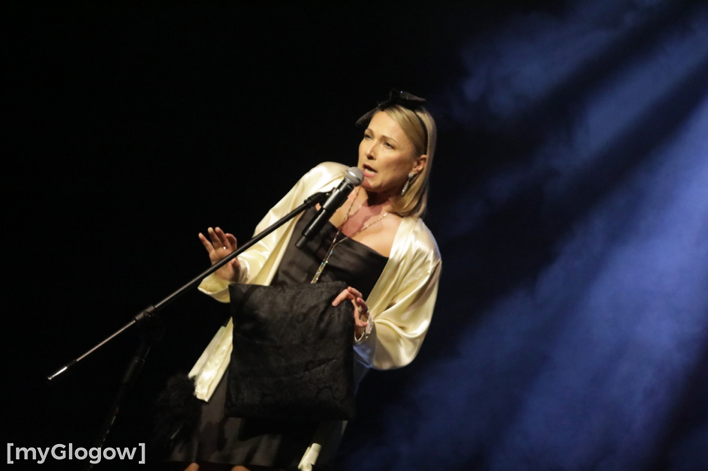 Każda kobieta z tulipanem od starosty