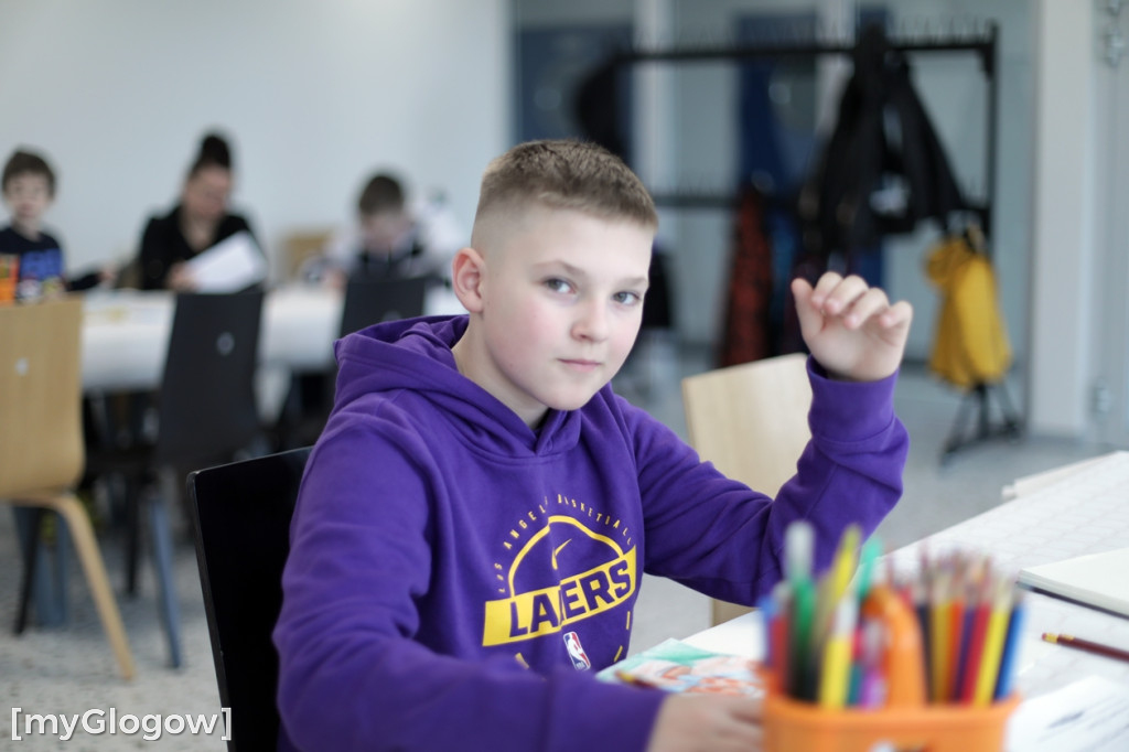 Całe rodziny malują maskotkę Neptuna