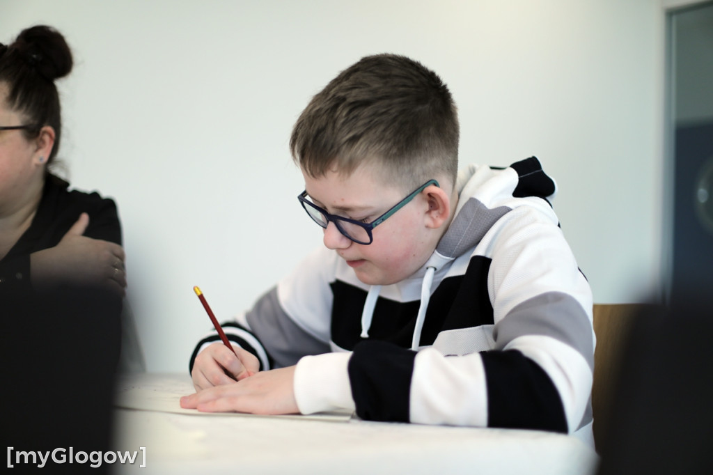 Całe rodziny malują maskotkę Neptuna