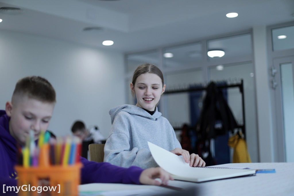 Całe rodziny malują maskotkę Neptuna