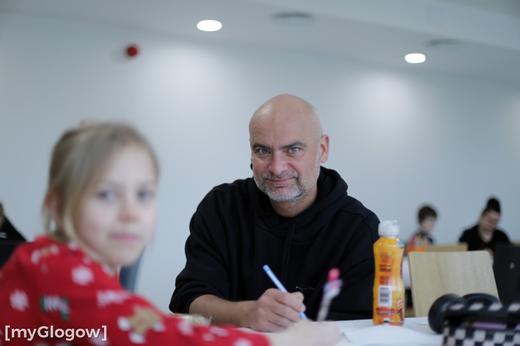 Całe rodziny malują maskotkę Neptuna