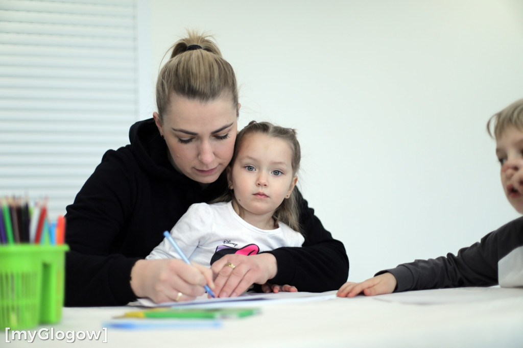 Całe rodziny malują maskotkę Neptuna