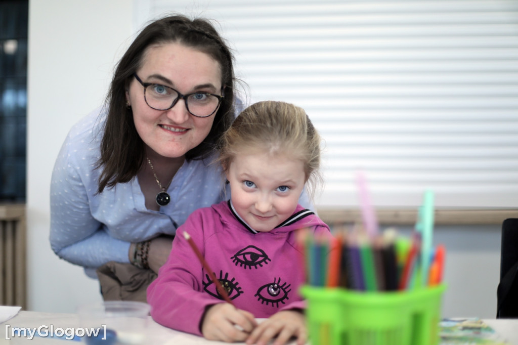 Całe rodziny malują maskotkę Neptuna