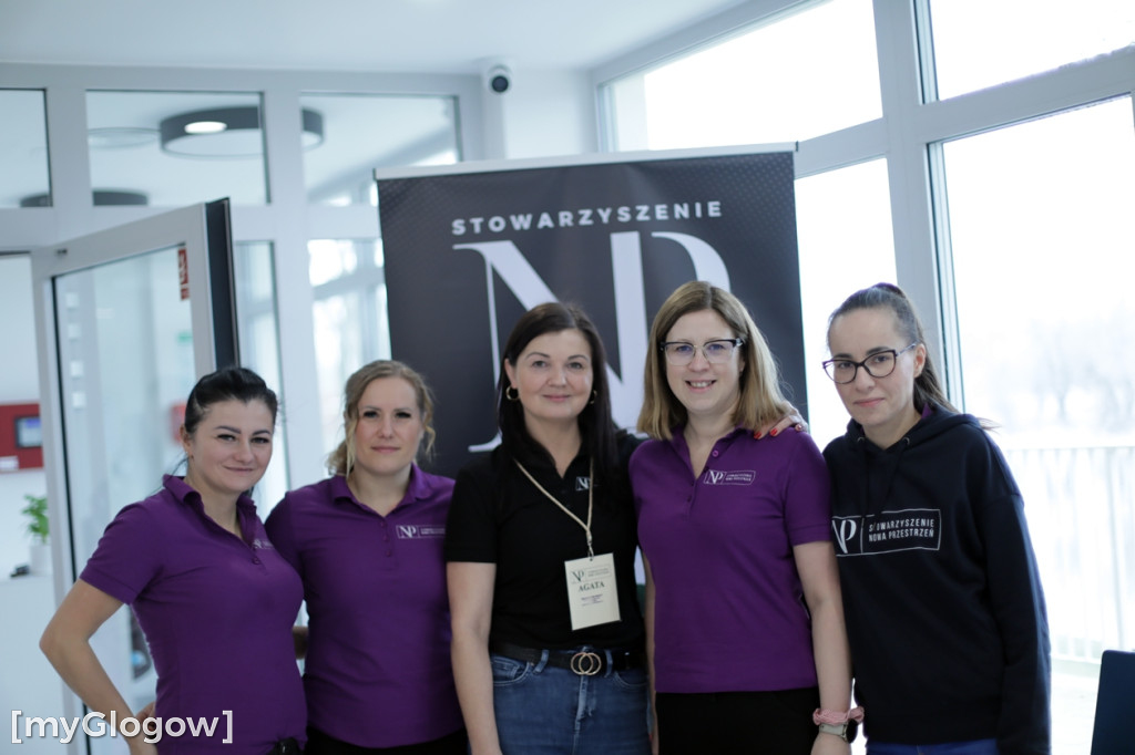 Całe rodziny malują maskotkę Neptuna