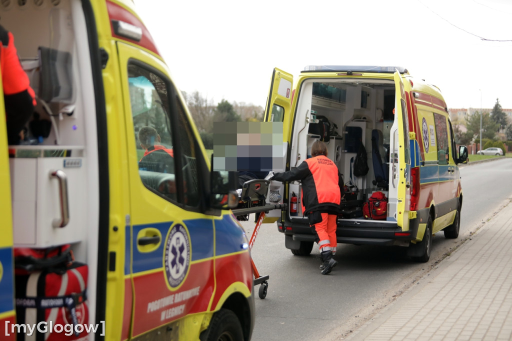 Kolizja opla z karetką pod szpitalem