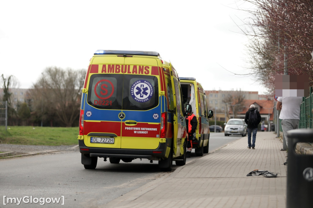 Kolizja opla z karetką pod szpitalem