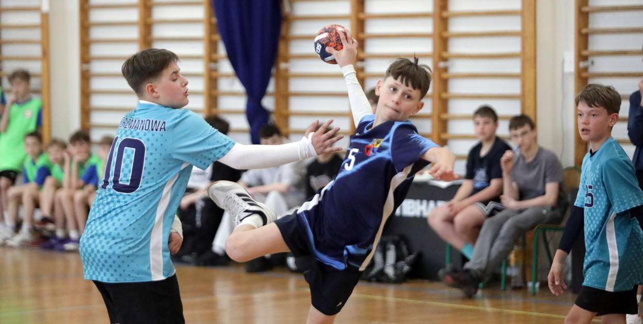 W Jerzmanowej grali w piłkę ręczną