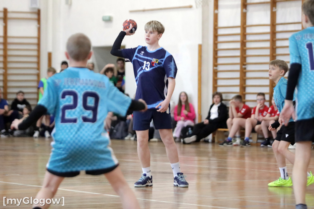 W Jerzmanowej grali w piłkę ręczną