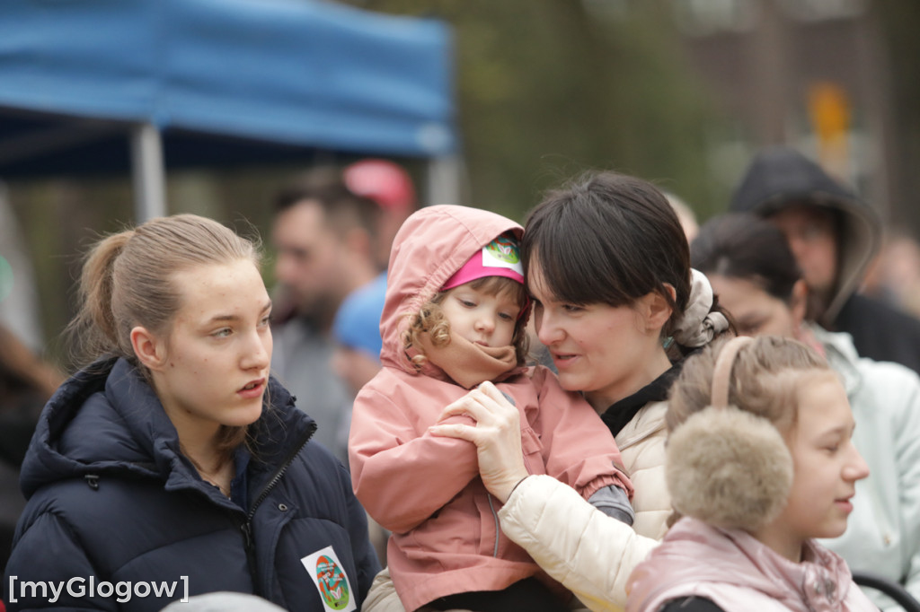 Szukali jajek po całym parku!