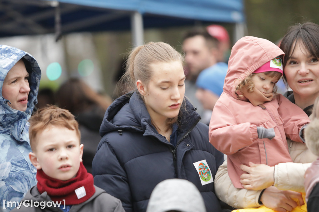 Szukali jajek po całym parku!