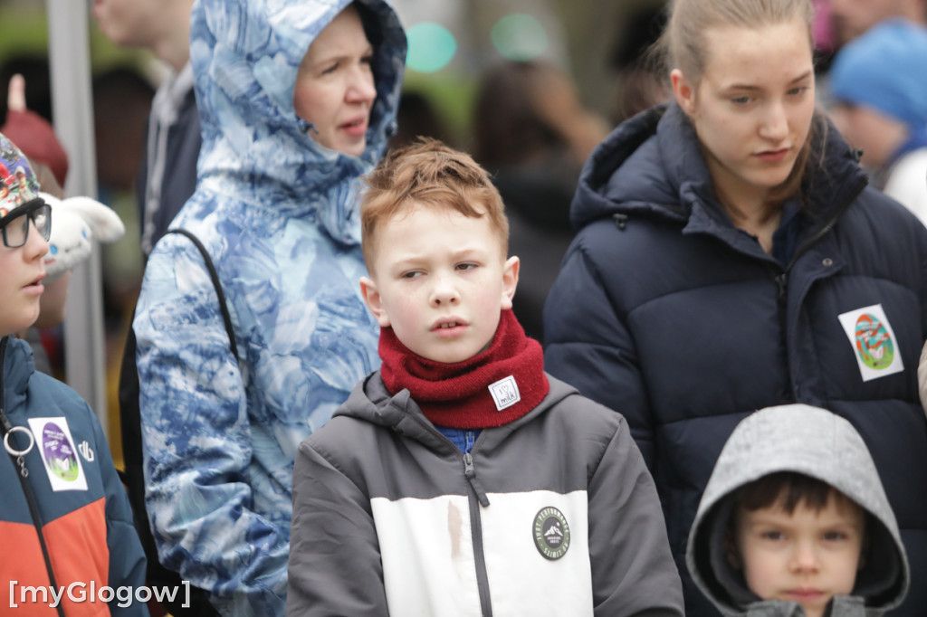 Szukali jajek po całym parku!