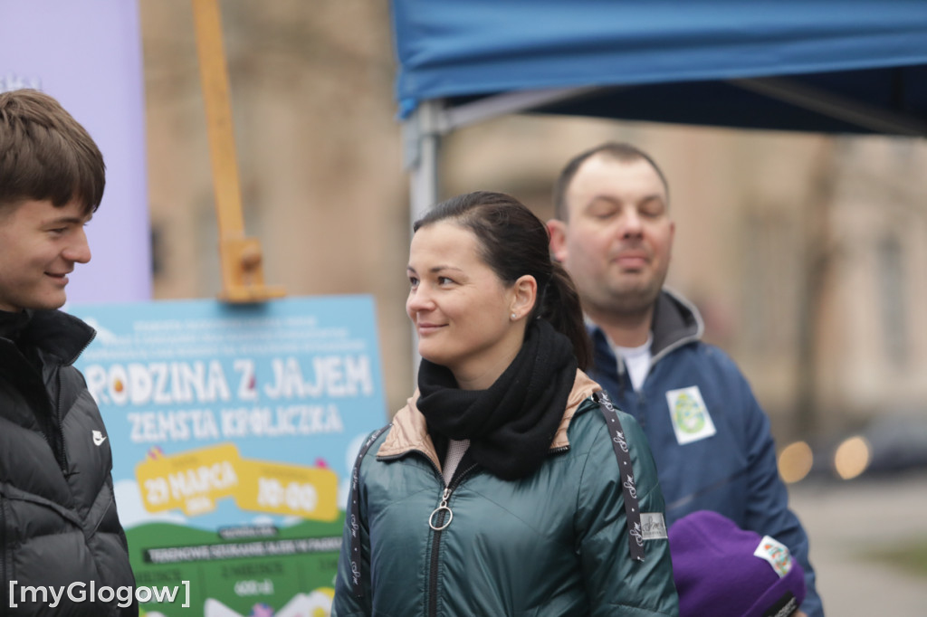 Szukali jajek po całym parku!