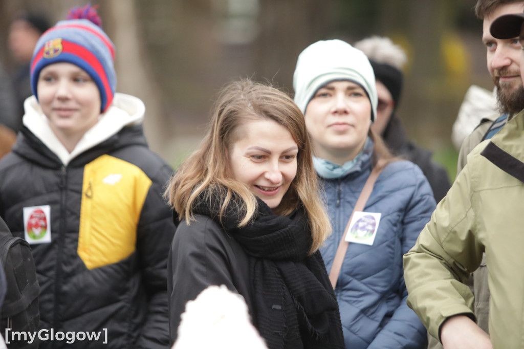 Szukali jajek po całym parku!