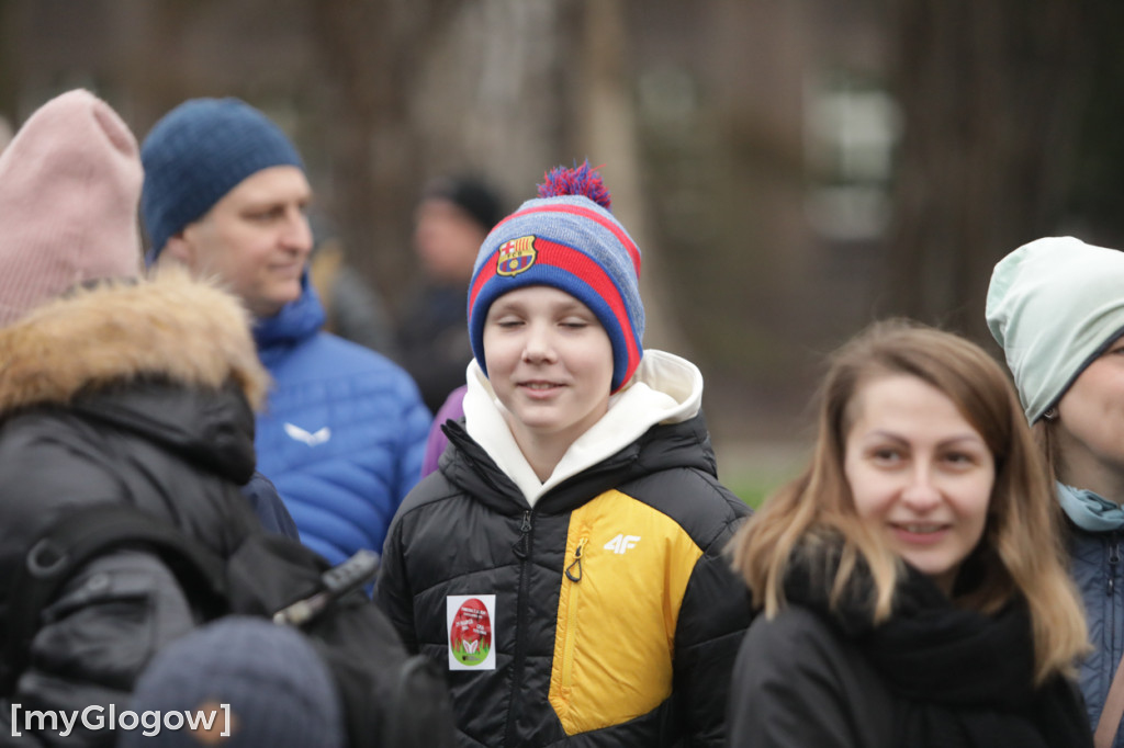 Szukali jajek po całym parku!